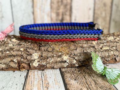  Halsband „Fan-Tastic“ – handgeknüpftes Hundehalsband aus Paracord – rot/blau/reflex – handgefertigt – Made in Germany
