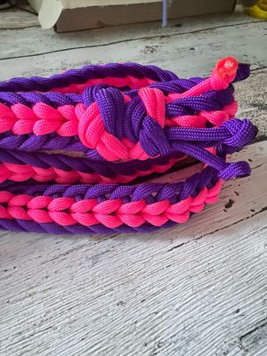 Hundeleine aus Paracord – Muster Herzchen 