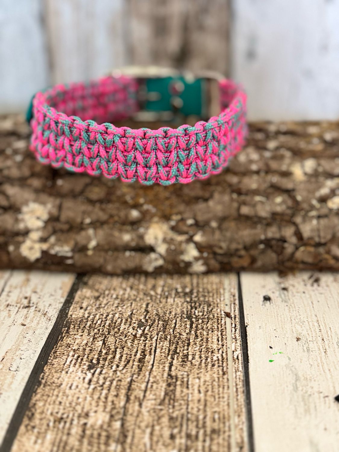 Handgeflochtenes Paracord Halsband „Back Road Journey“ – individuell gefertigt