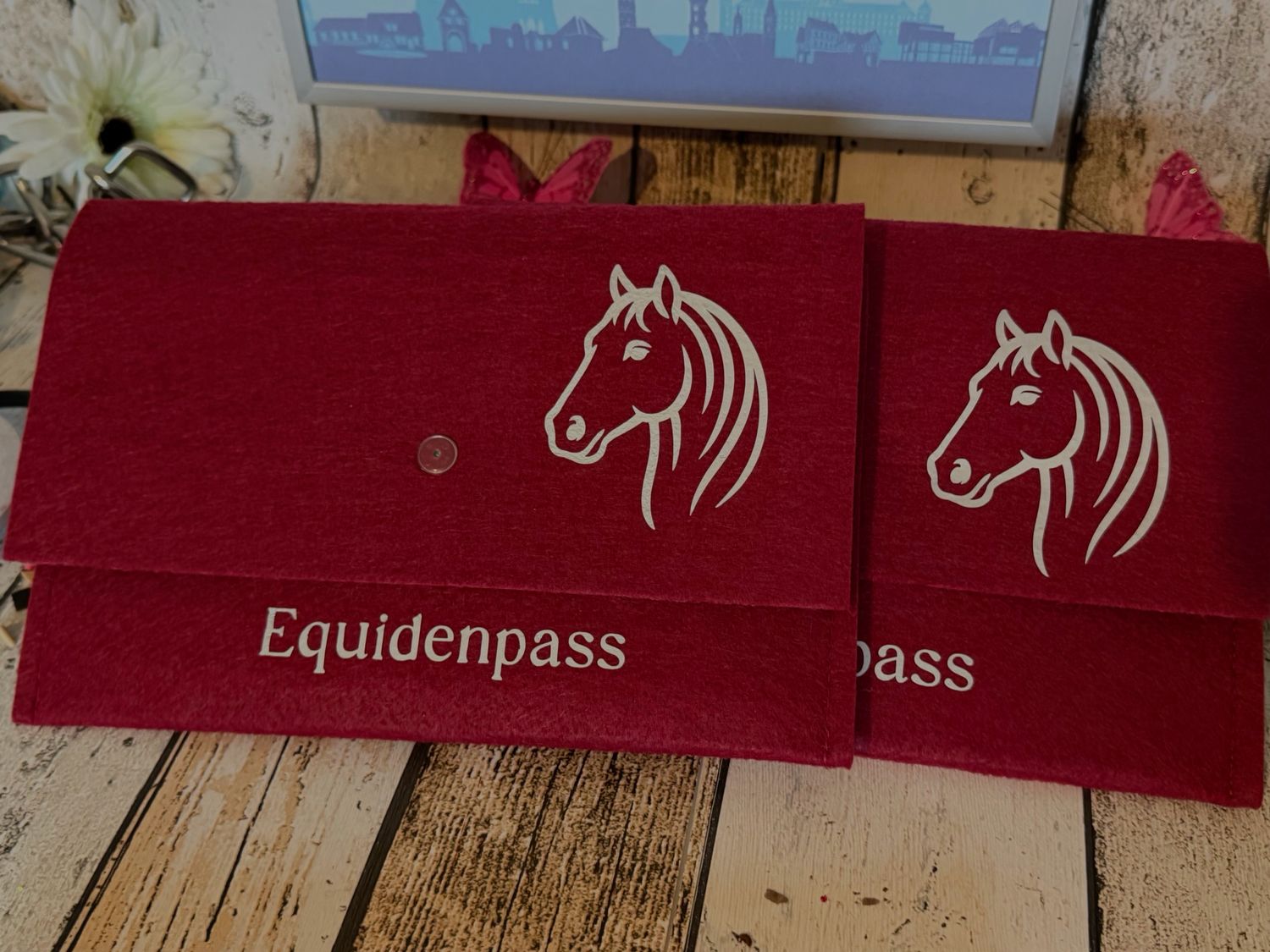 Equidenpass-dunkelrot