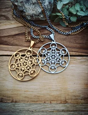 Collier pendentif Cube de Metatron.

Acier inoxydable.