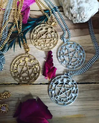 Collier pentacle protection. Phases lunaire et astrologie