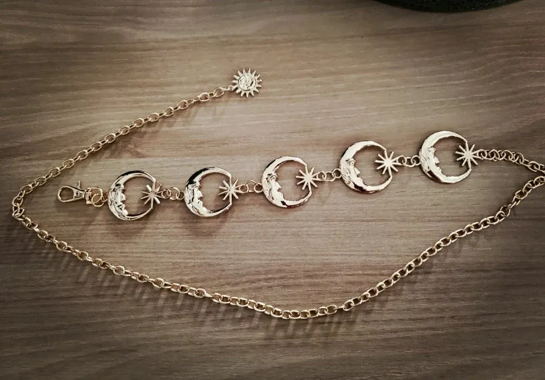 Ceinture chaîne métal lune doré ou argenté.