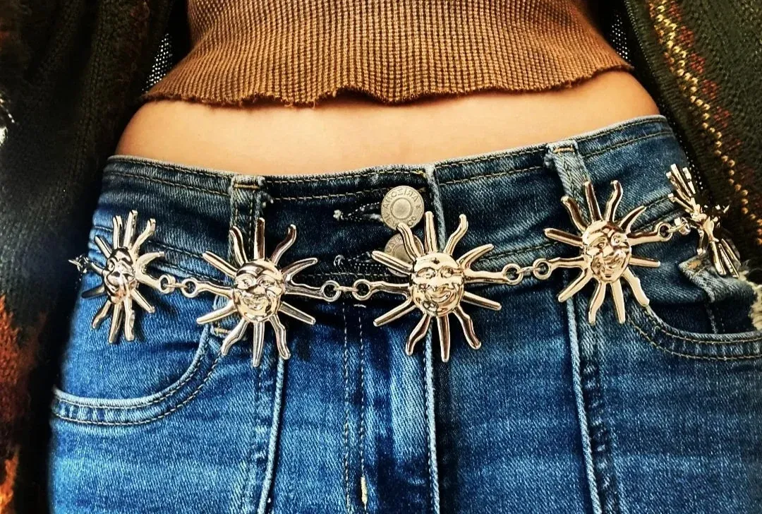 Ceinture chaîne métal sun a chaîne simple. Witch