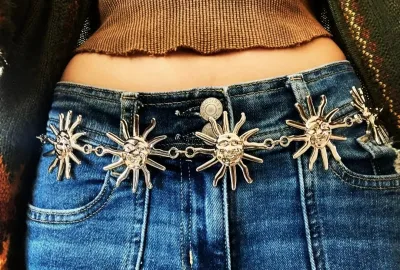 Ceinture chaîne métal sun a chaîne simple. Witch