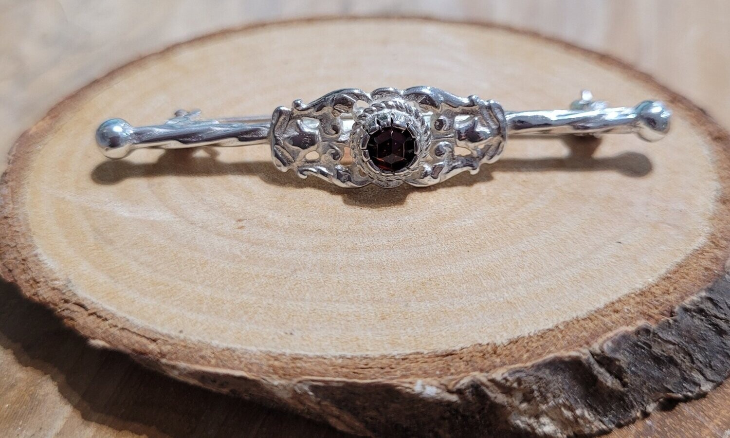 Trachtenbrosche mit Granat, 925 Silber