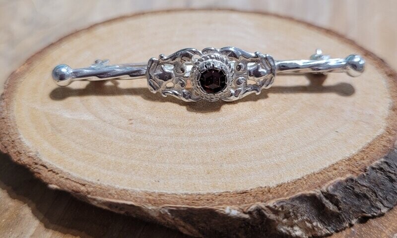 Trachtenbrosche mit Granat, 925 Silber Trachtenbrosche mit Granat, 925 Silber