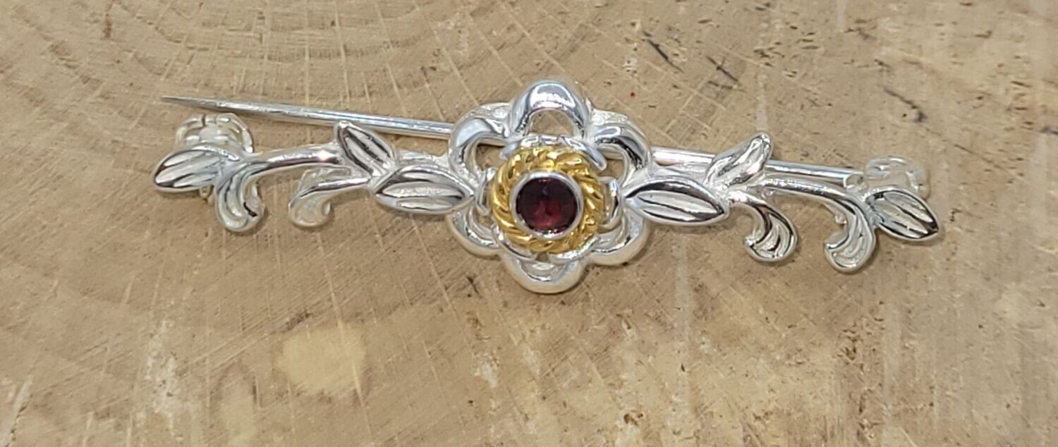 Trachtenbrosche 925 Silber mit Teilvergoldung, Steinfarbe: Granat