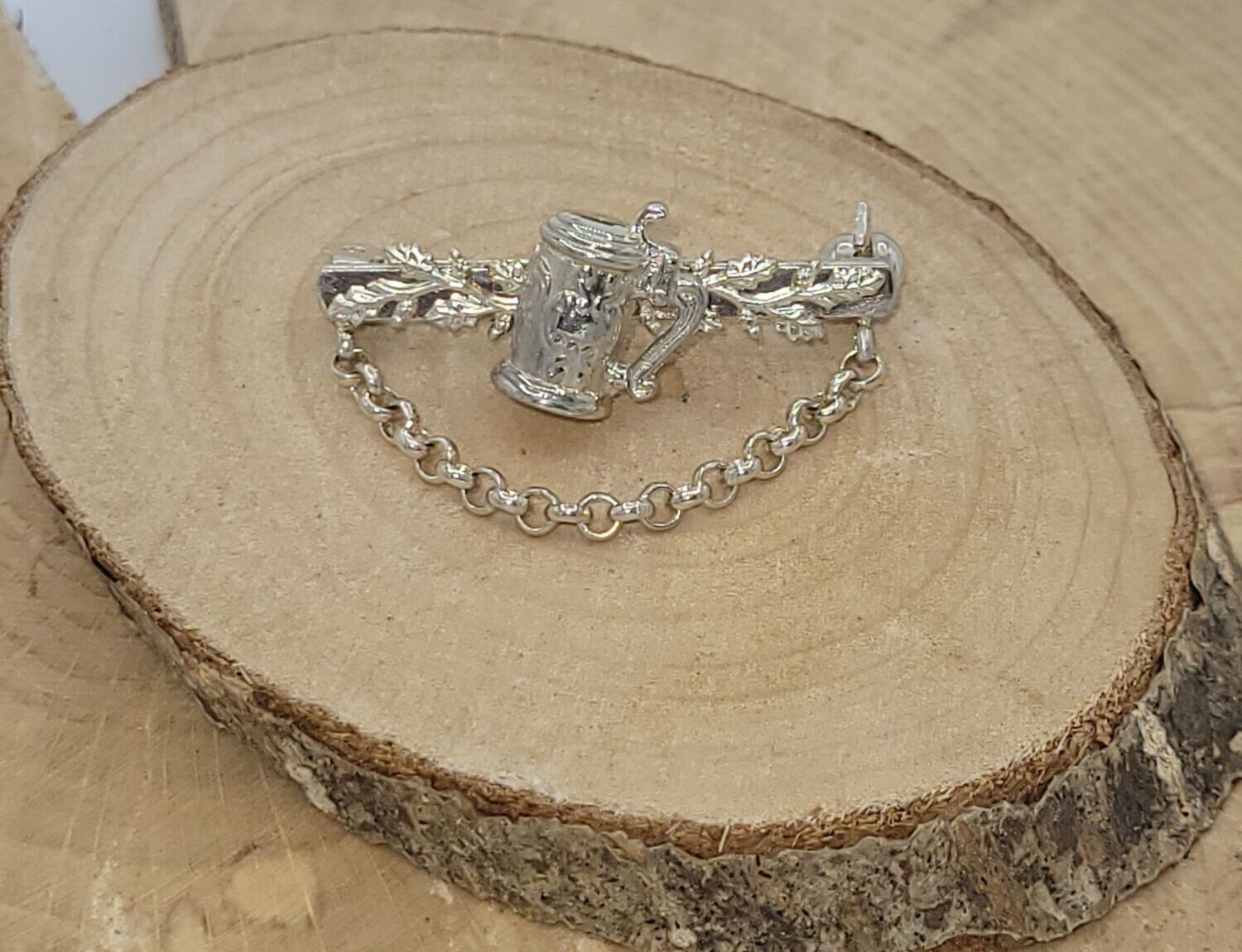 Trachtenbrosche Bierkrug, 925 Silber mit Kette