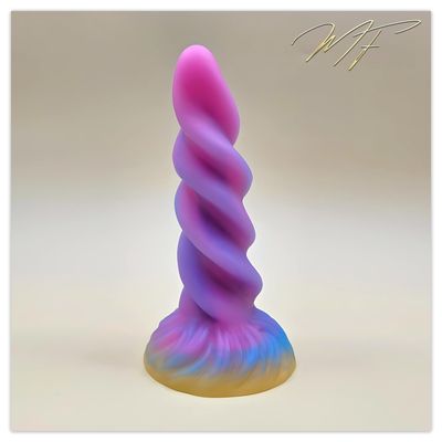 Großer Fantasiedildo leuchtend