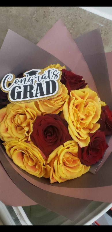 Congrats grad 1 dz Rose bouquet