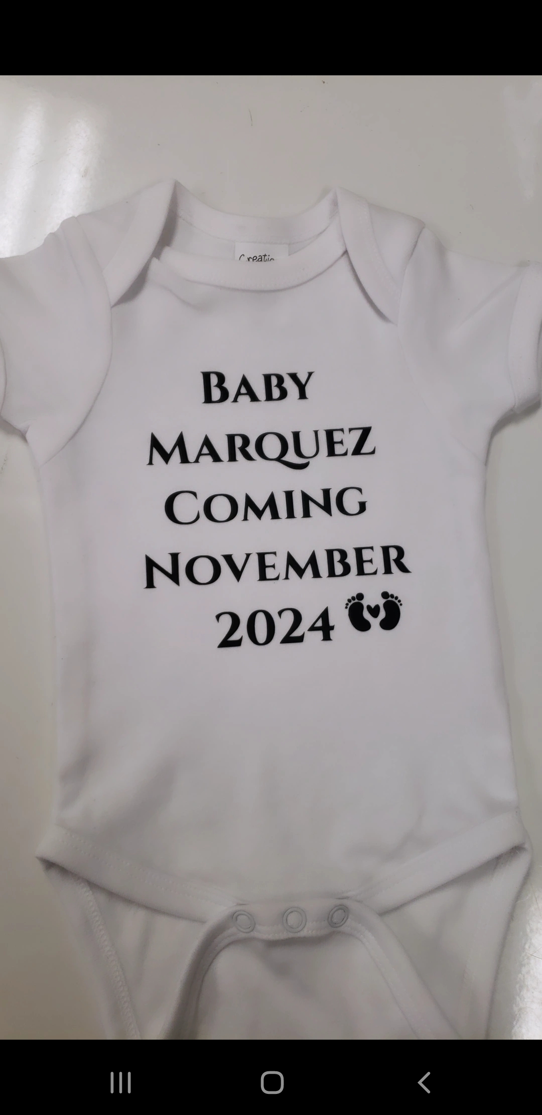 Pregnancy announcement onesie gift box