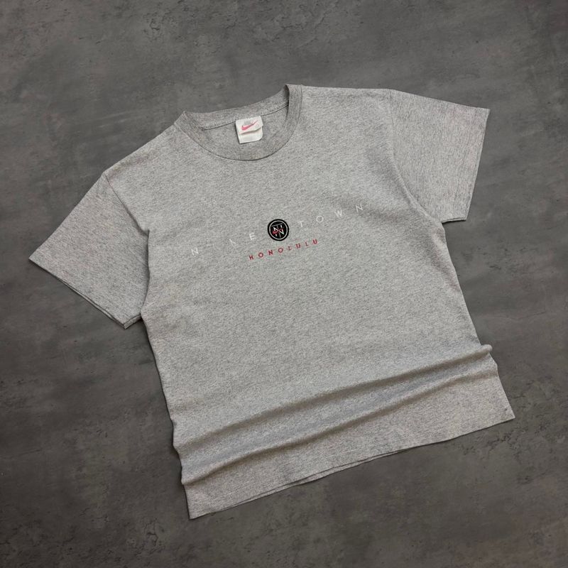 90s Grey Nike Niketown Honolulu T-shirt