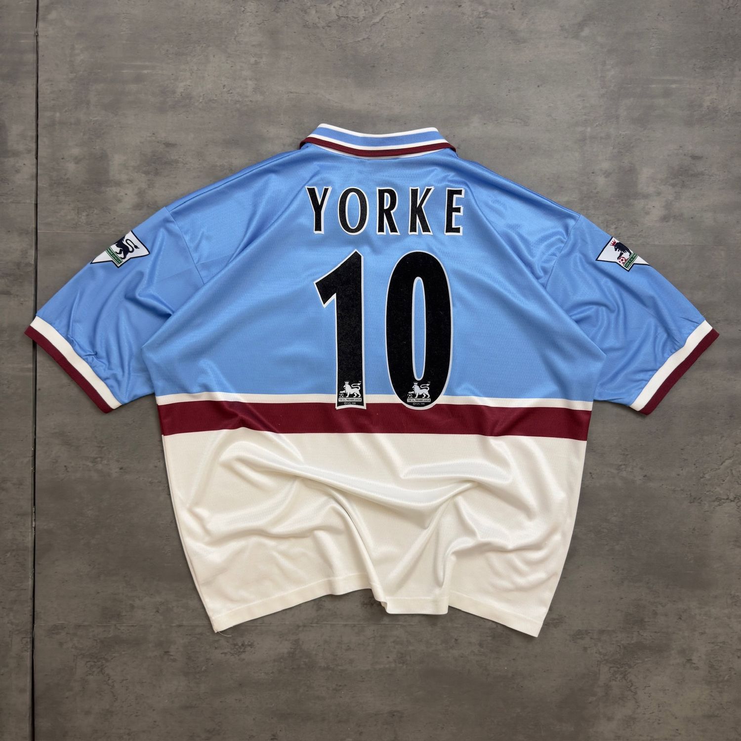 1997/98 Aston Villa Away Shirt &#39;Yorke 10&#39;