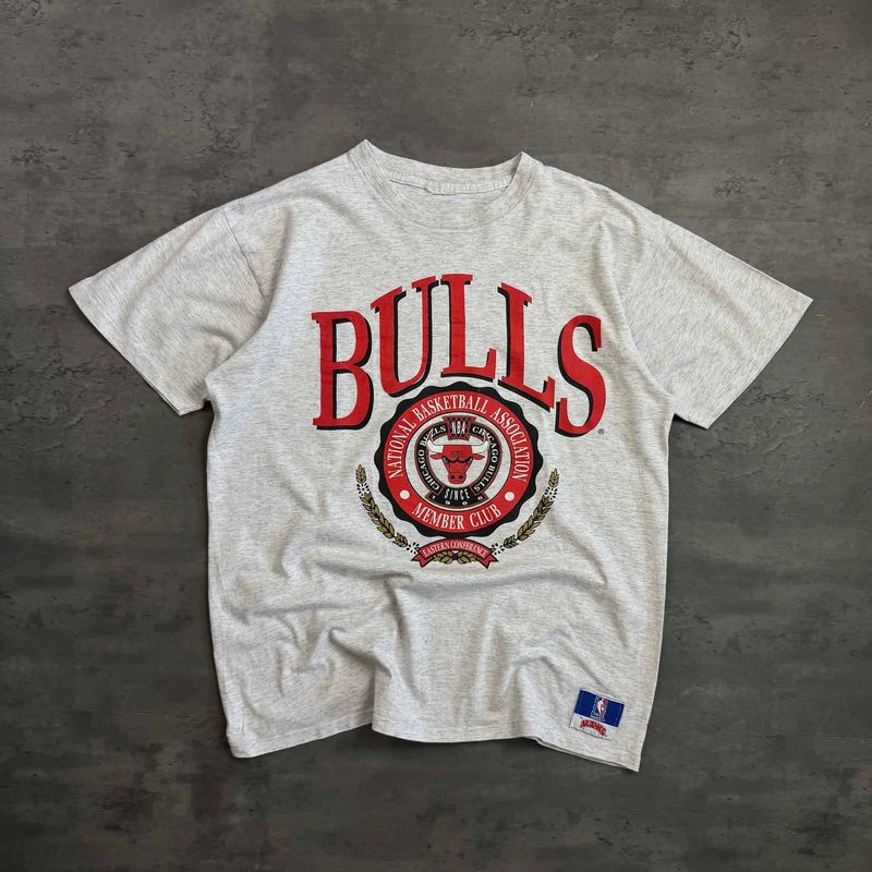 90s Grey and Red Chicago Bulls T-shirt
