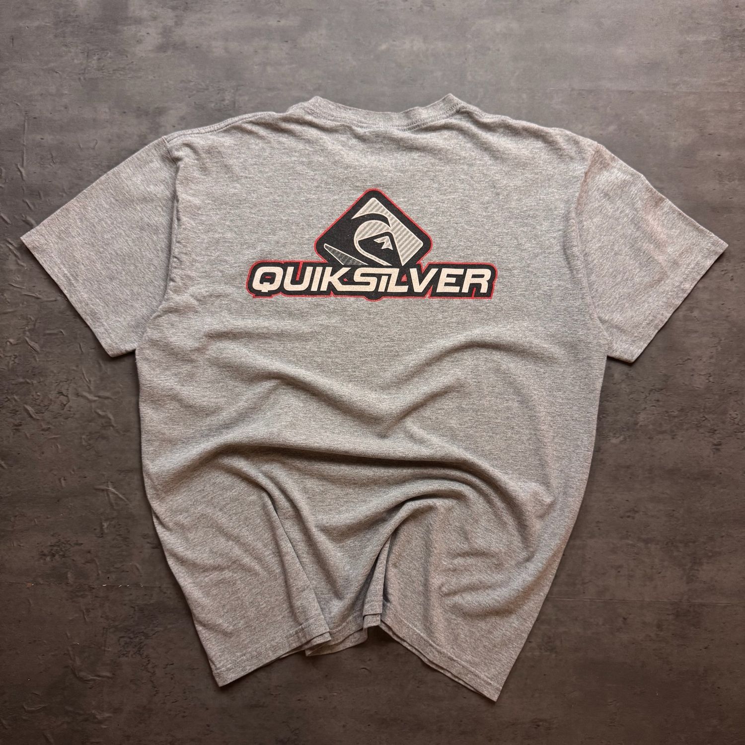 00s Grey and Red Quiksilver Graphic T-shirt