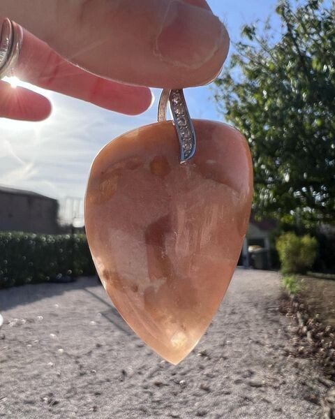 ​Pendentif en feldspath