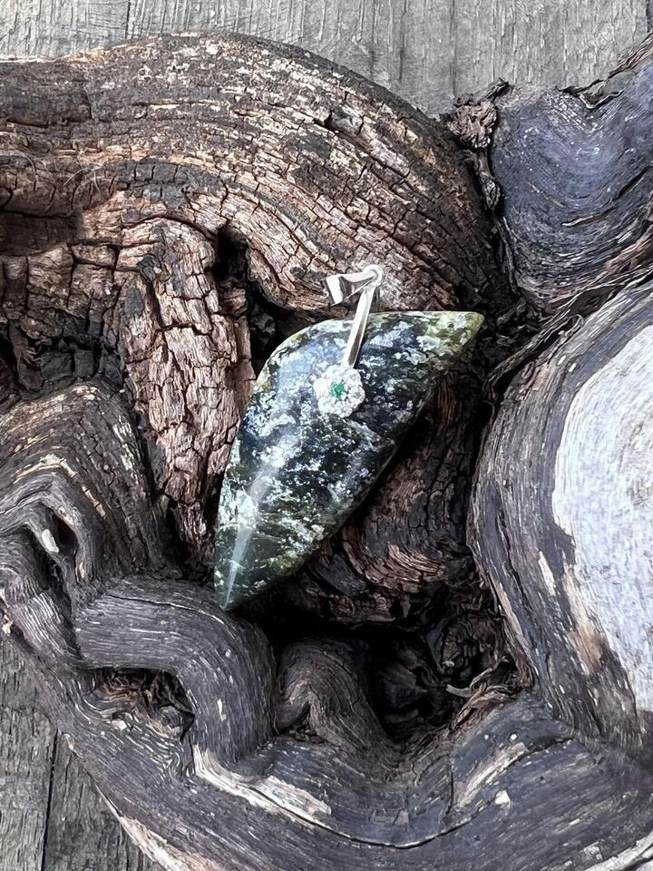 ​Pendentif en serpentine de khakassie