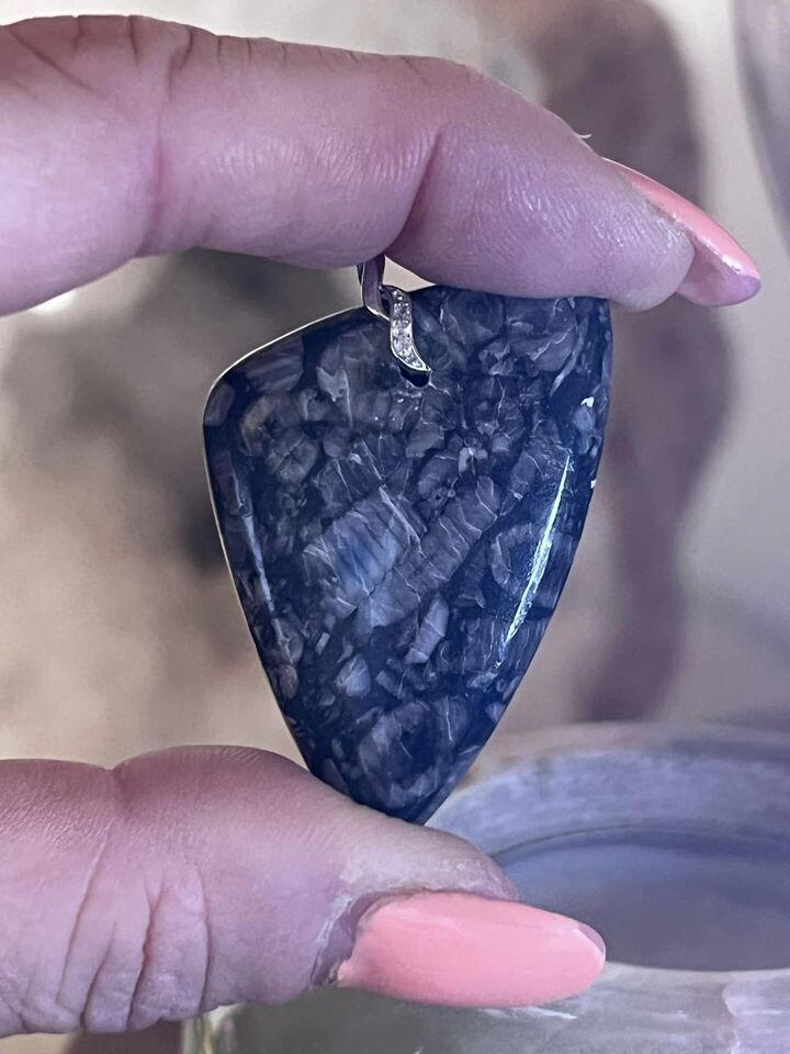 ​Pendentif en fossile crinoïde