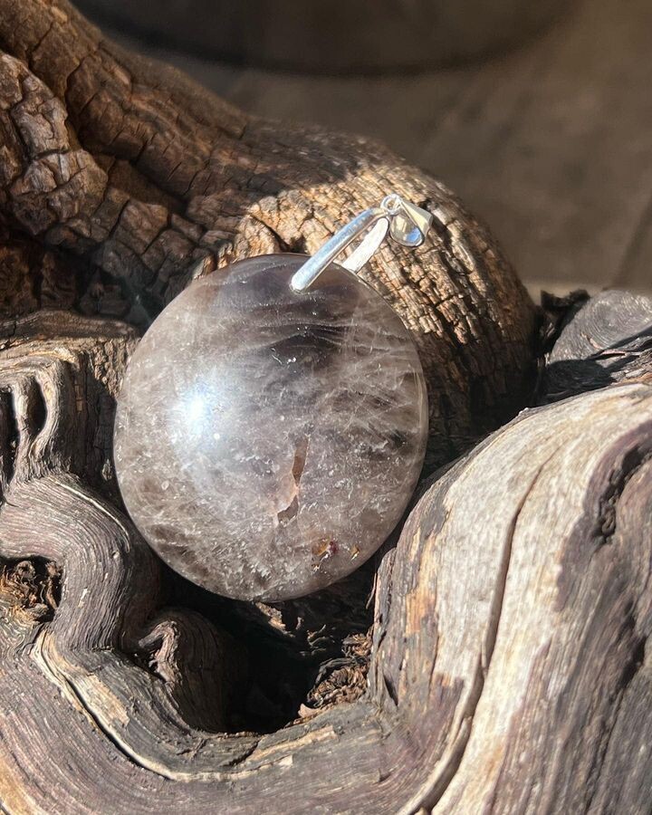​Pendentif en pierre de lune noire