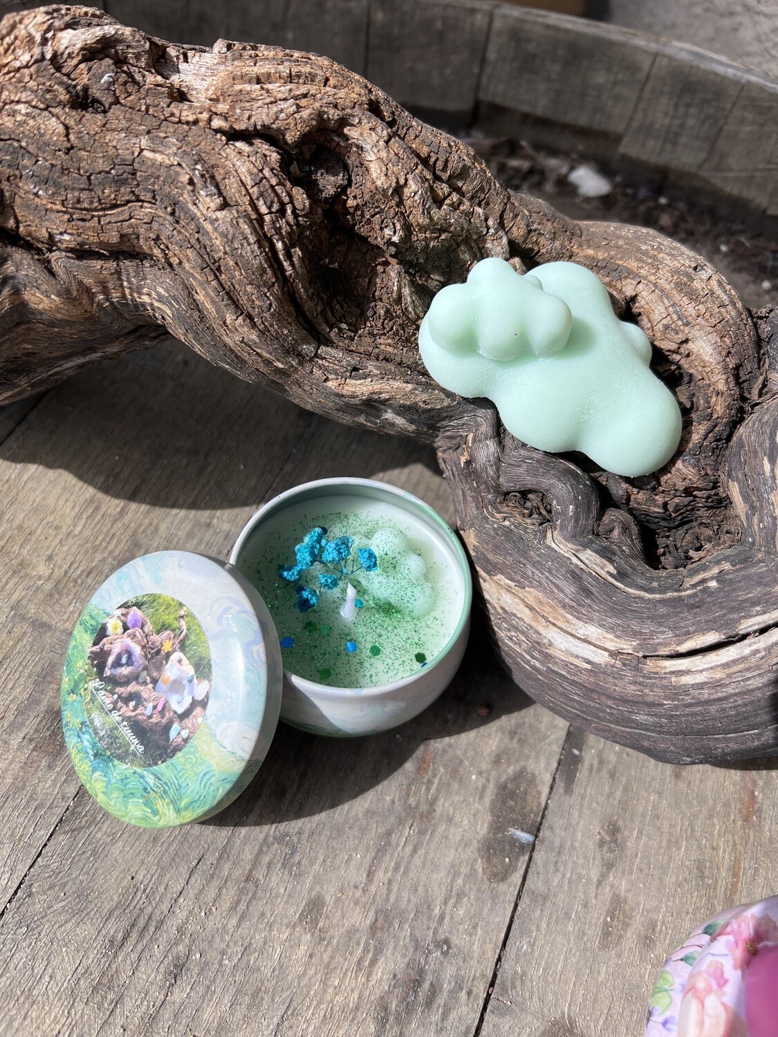 ​​Bougies à la cire de soja et ses fondant nuage
Parfum  sous bois