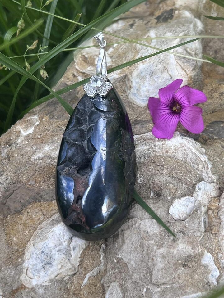 ​Grand Pendentif en psilomelane pur sans agate
