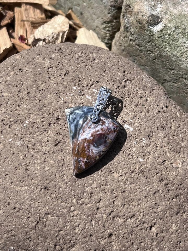​Pendentif en jaspe Picasso