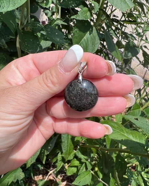 ​Pendentif en obsidienne argentée