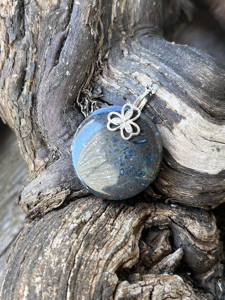 ​Pendentif en agate rhyolite