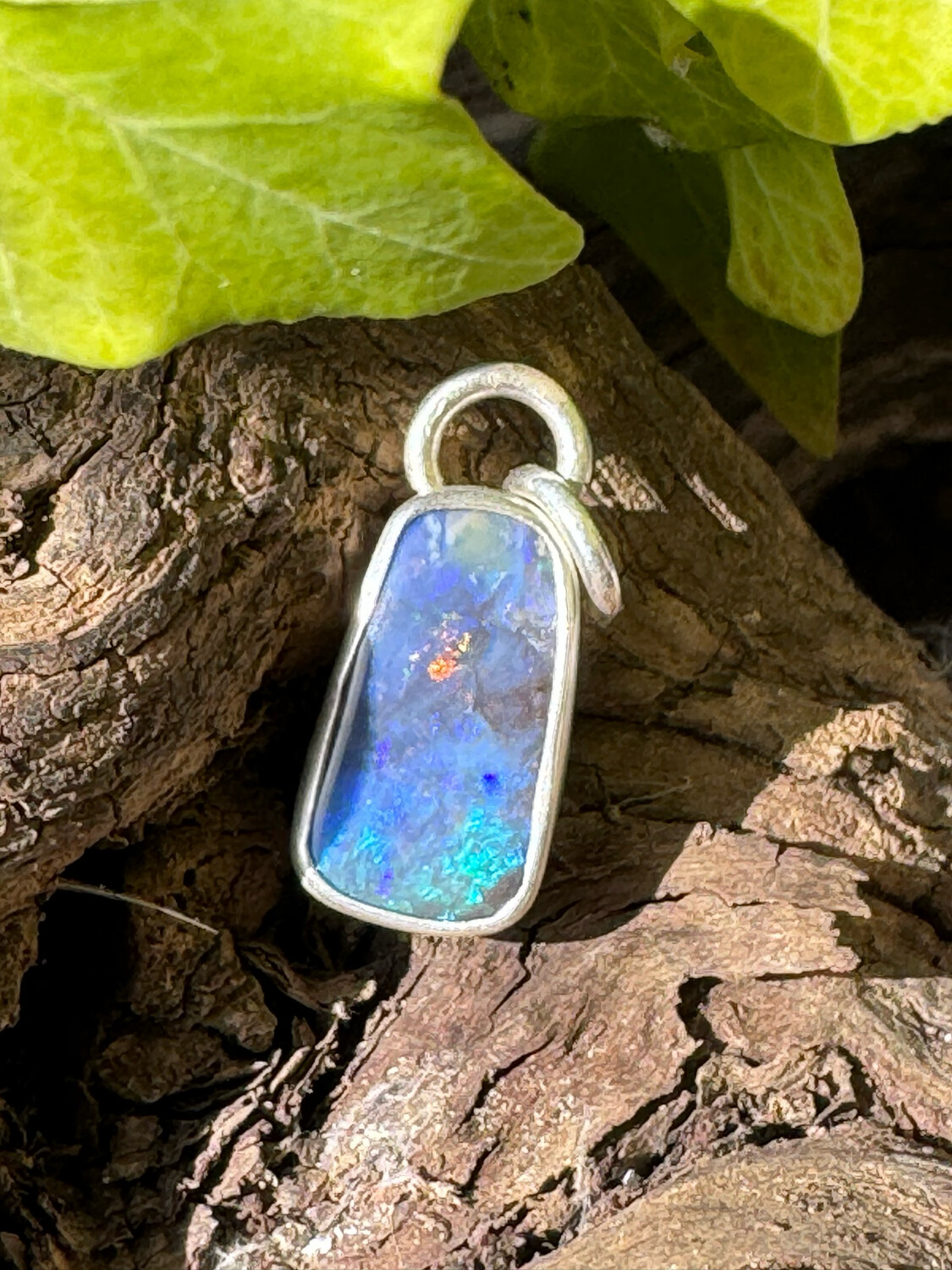Pendentif en opale boulder montée sur argent 950