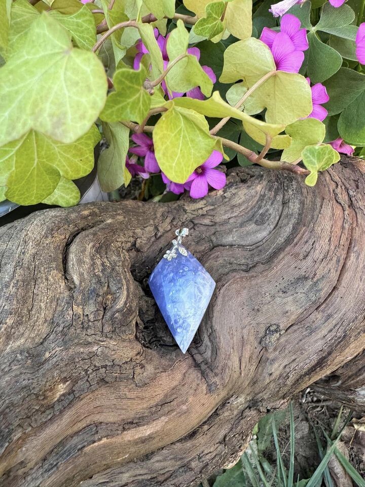 ​Pendentif en calcédoine bleue