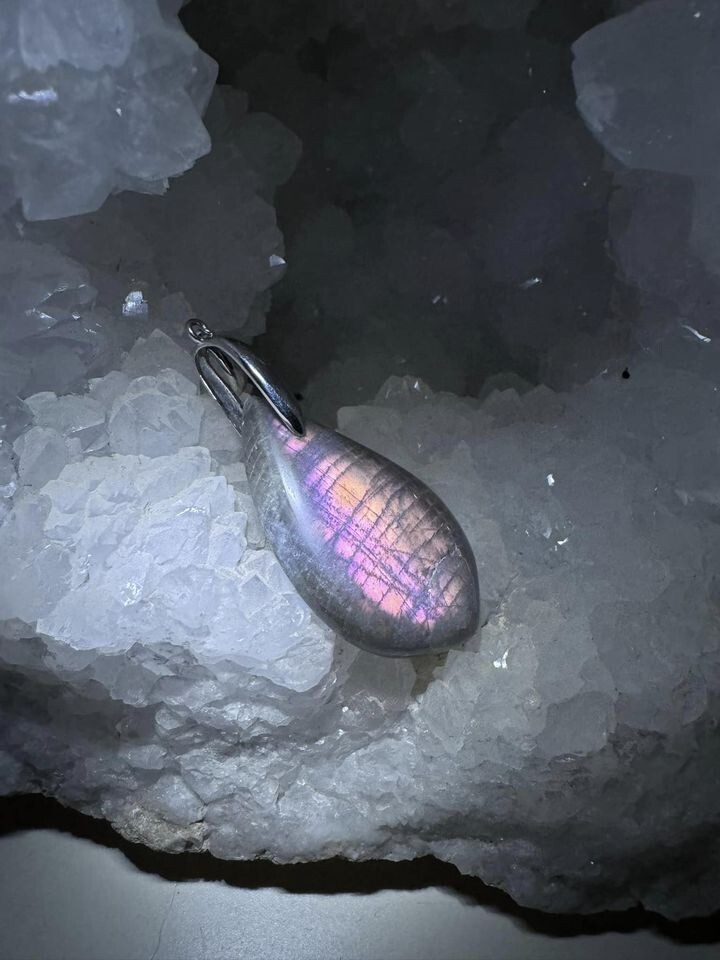 ​Pendentif en labradorite rose