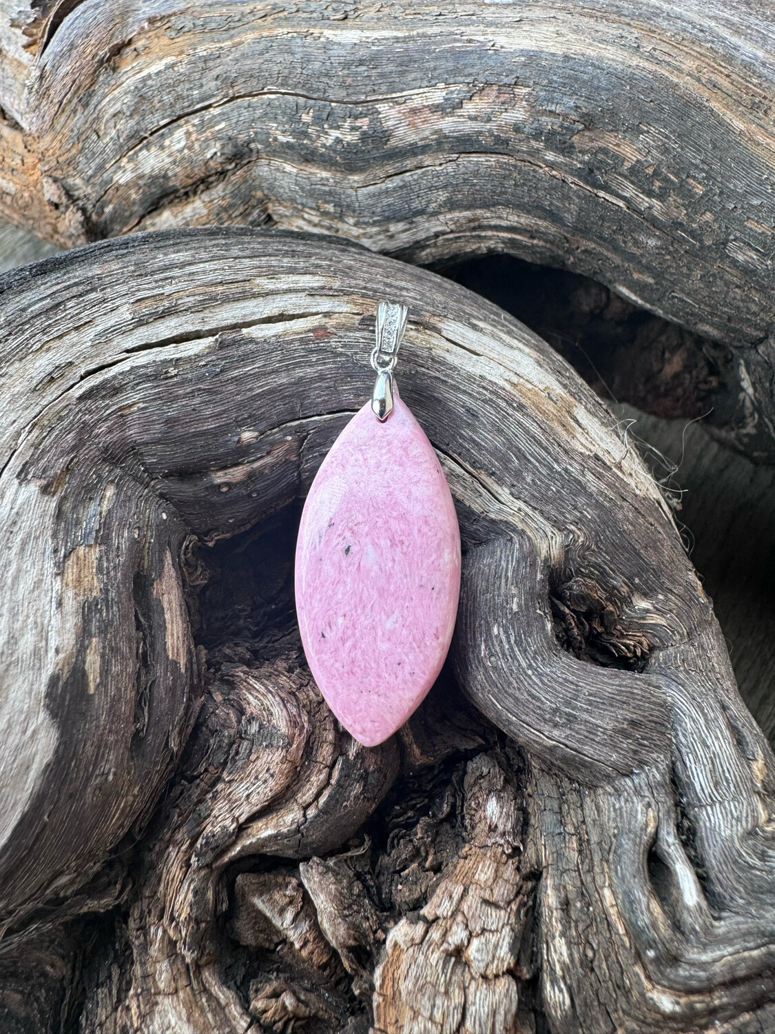 ​Pendentif en rhodonite et sa pointe de pyrite