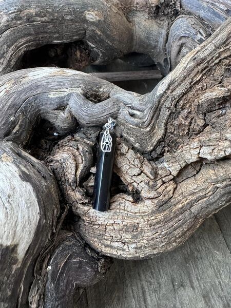 ​Pendentif en tourmaline noire polie