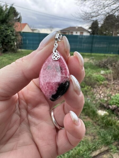 ​Pendentif en rhodonite