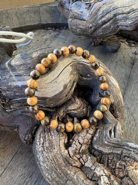 ​Bracelet en œil de tigre et bois de cyprès