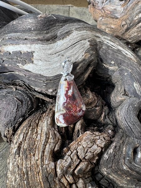 ​Pendentif en agate dentelle rouge
