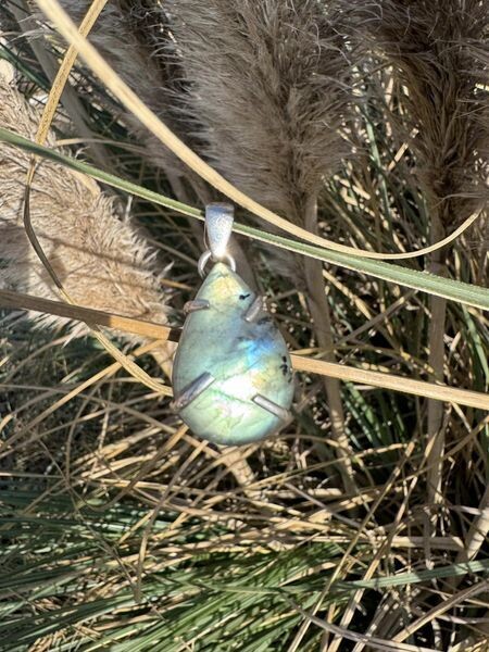 ​Pendentif en labradorite montée sur argent
