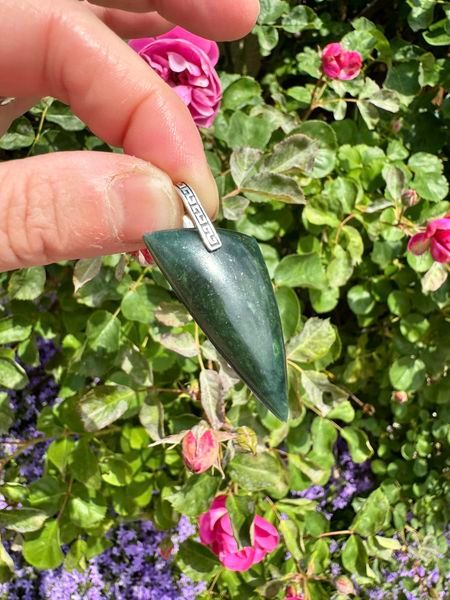 ​Pendentif en jade néphrite