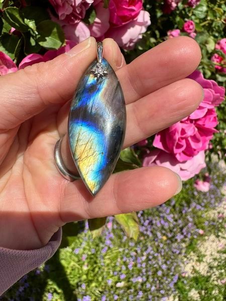 ​Pendentif en labradorite ?
