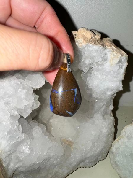 ​Pendentif opale boulder recto verso (forme libre )feux bleus