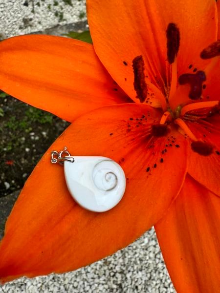 ​Pendentif en œil de sainte Lucie recto verso