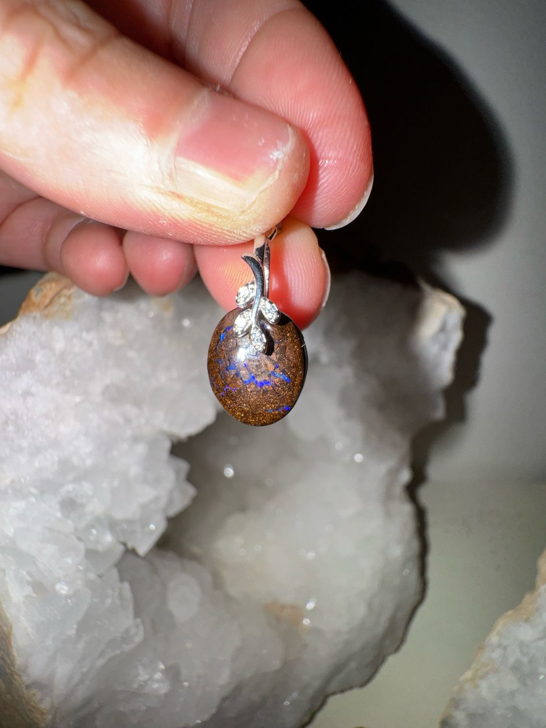 Pendentif en opale boulder