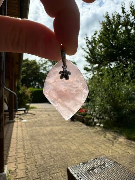 ​Pendentif en quartz rose