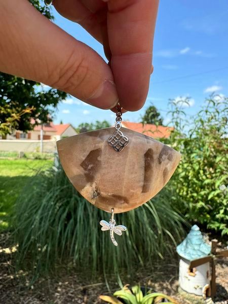 ​Pendentif en quartz et feldspath
