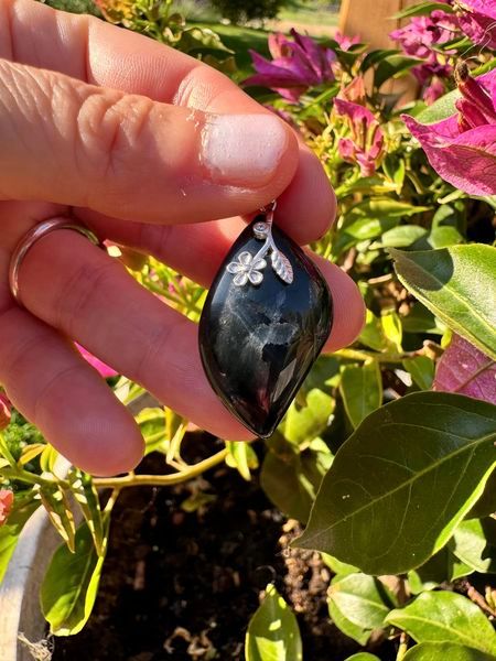 ​Pendentif œil de faucon