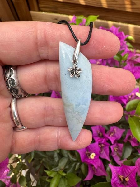 ​Pendentif en quartzite (quartz bleu)