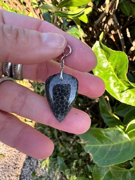 ​Pendentif en corail fossile du Maroc