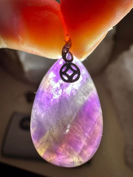 ​Pendentif en améthyste chevrons