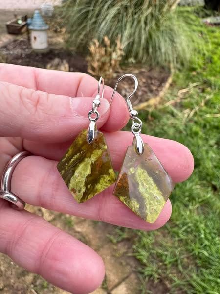 ​Boucles d oreilles en opale verte